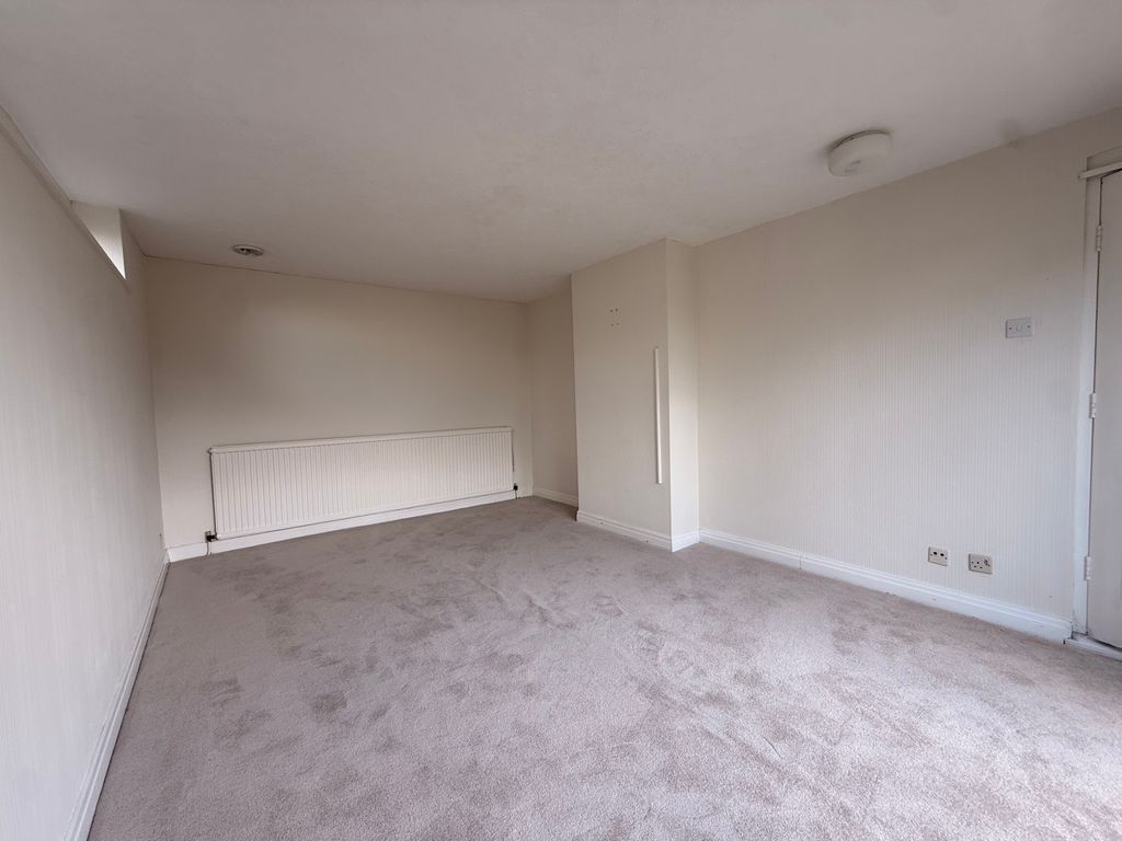 Property photo 2 of 12 Image