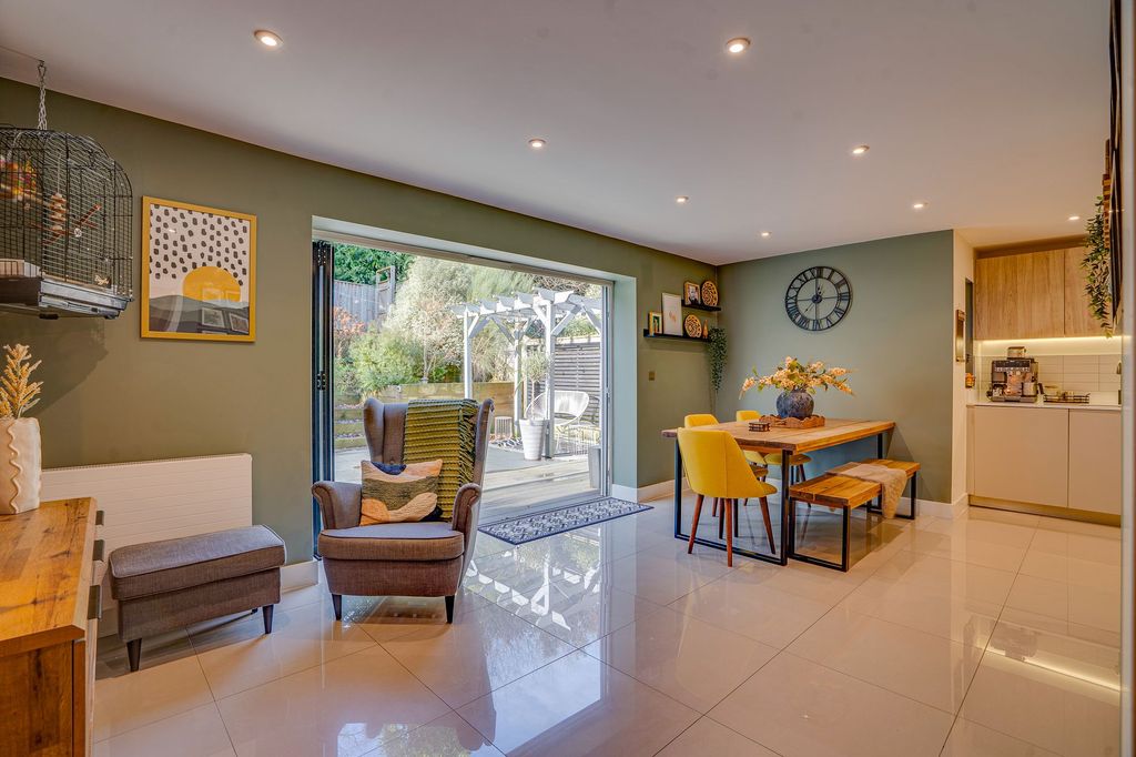 Property photo 2 of 25