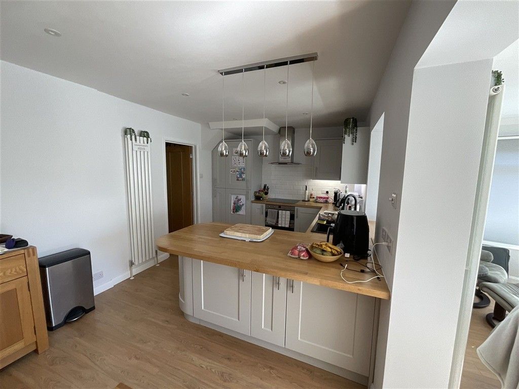 Property photo 3 of 5 Kitchen