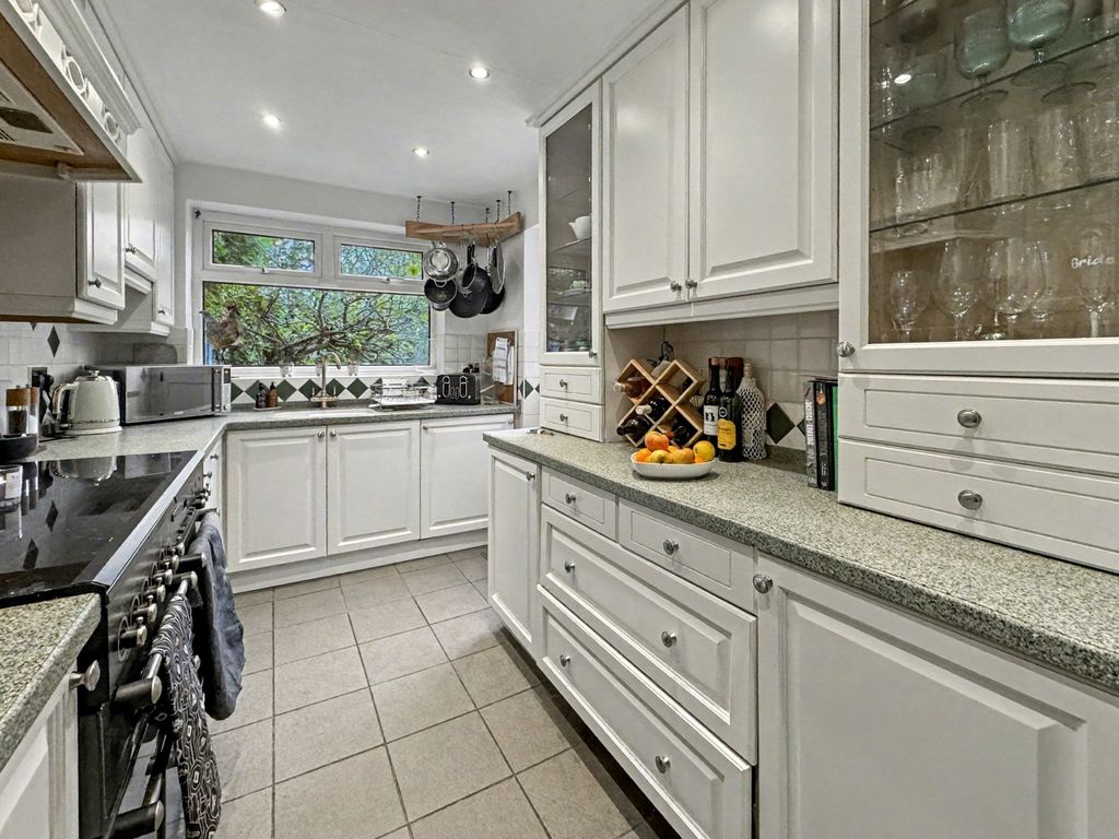 Property photo 3 of 32