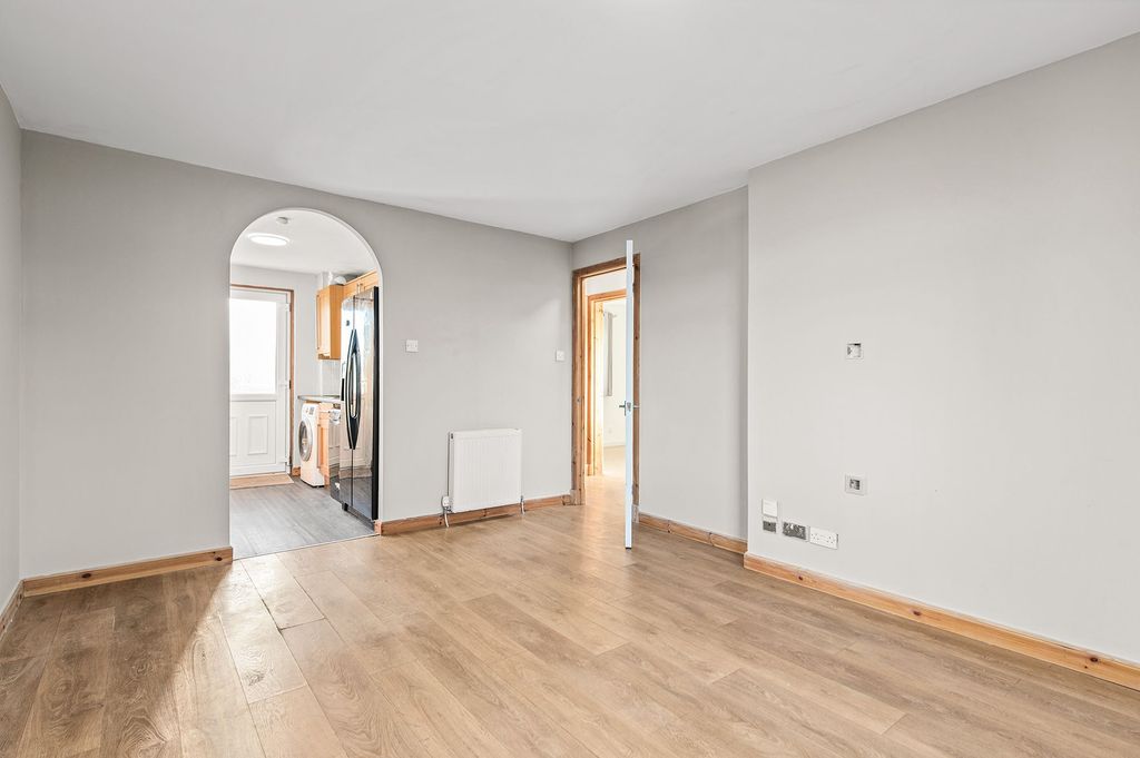 Property photo 3 of 18 Living Room/Diner