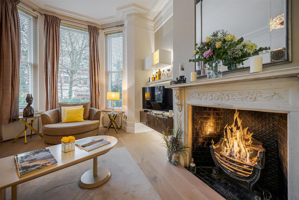 Property photo 2 of 23 Chalcot Gardens 4A-35-2. Low Res.Jpg