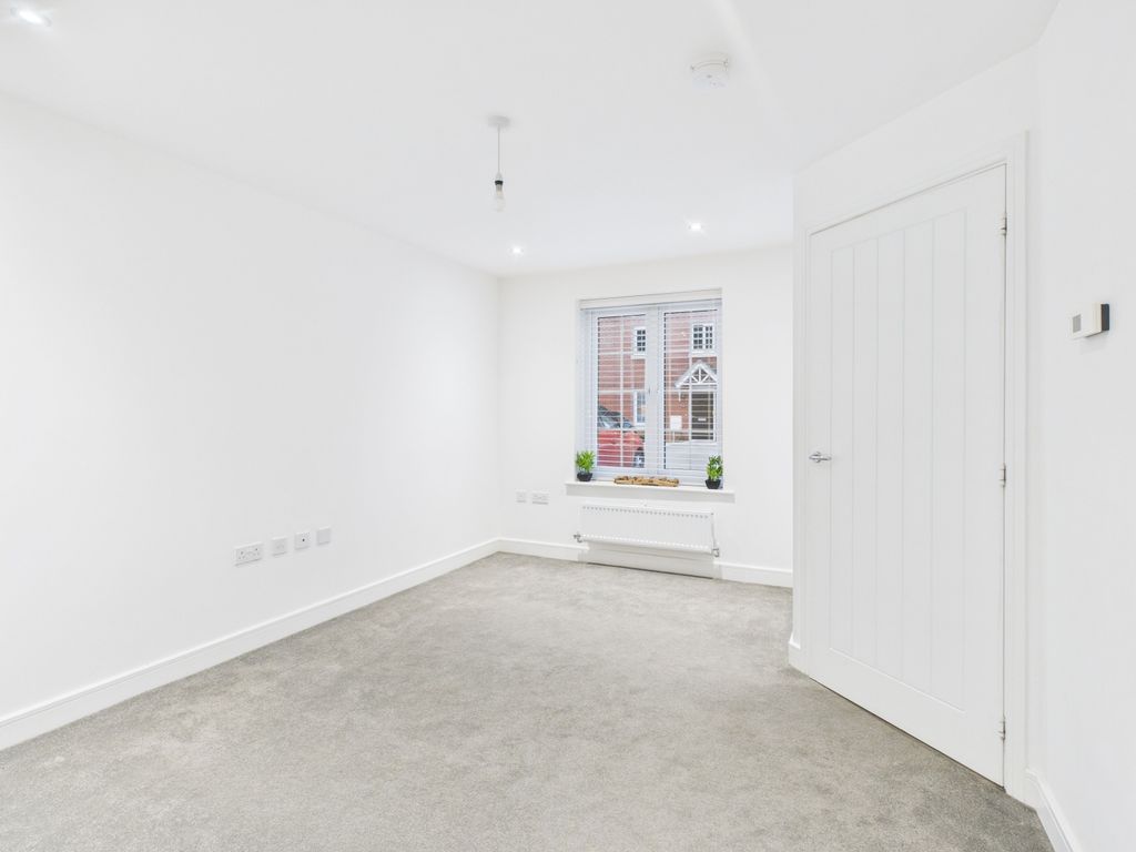 Property photo 3 of 13 Cam04922G0-Pr0081-Still013