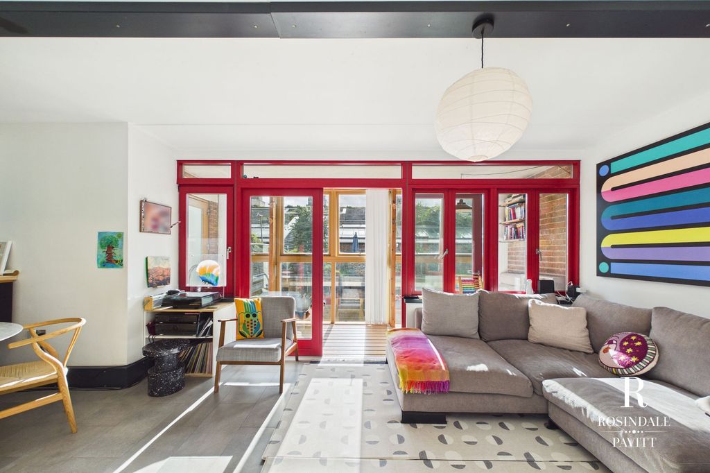 Property photo 3 of 25