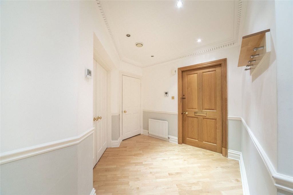 Property photo 3 of 8 Picture No. 10
