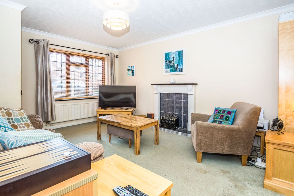 Property photo 2 of 7 Lounge.Jpg