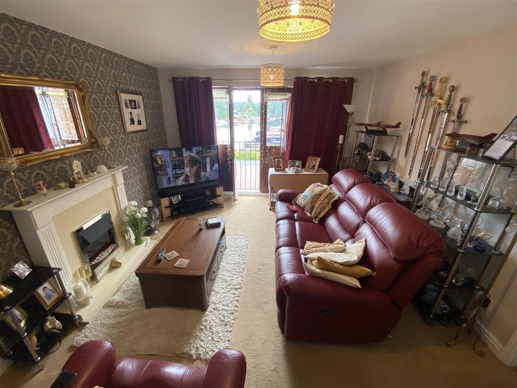 Property photo 2 of 7 Lounge