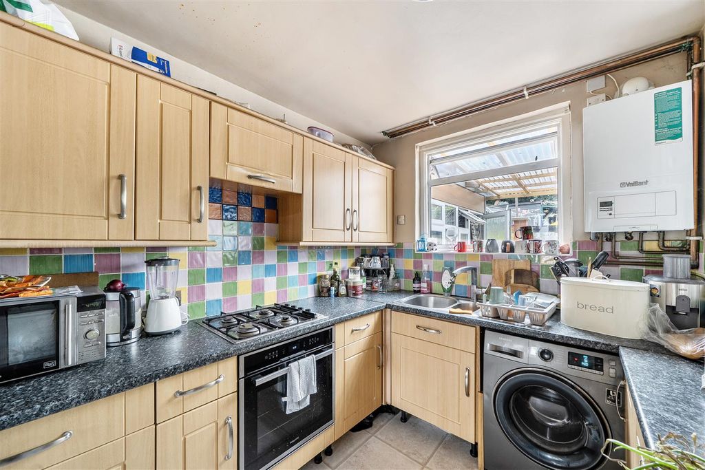 Property photo 3 of 12 Kitchen 2.Jpg