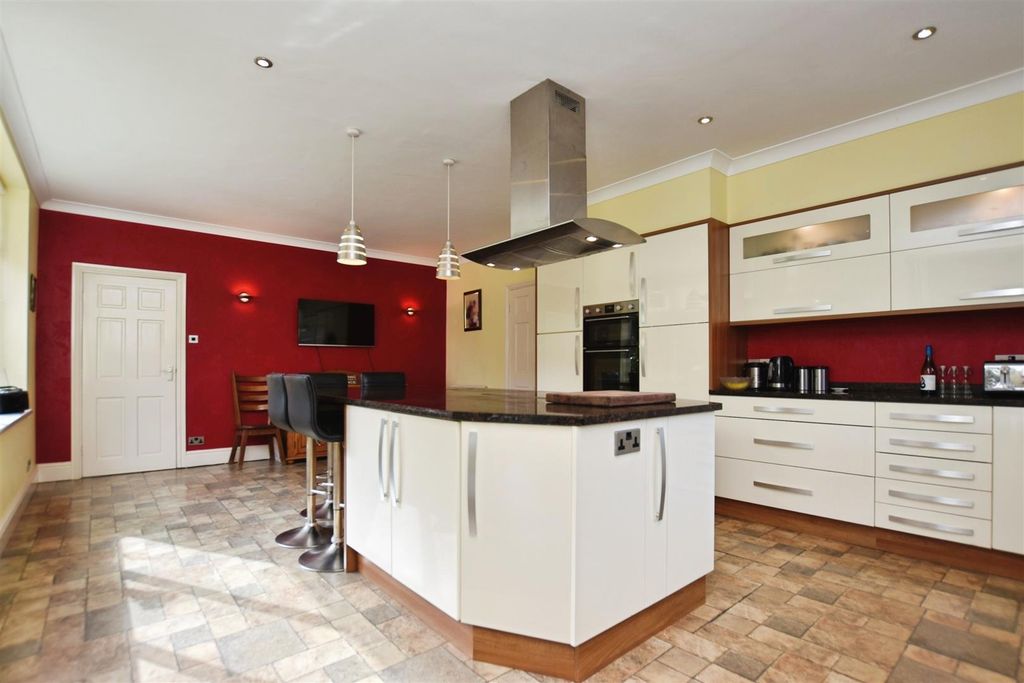 Property photo 3 of 39 22073Fec-Kitchen 20A.Jpg