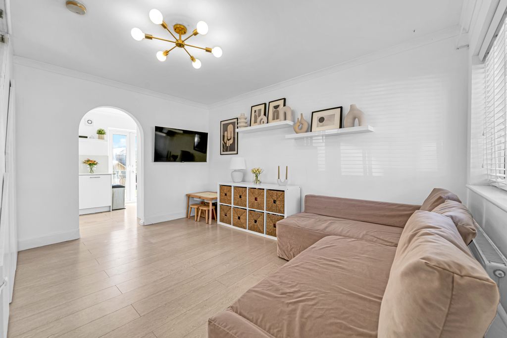 Property photo 3 of 11 Dsc04416