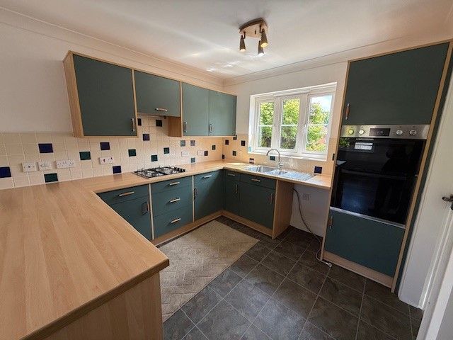 Property photo 2 of 21