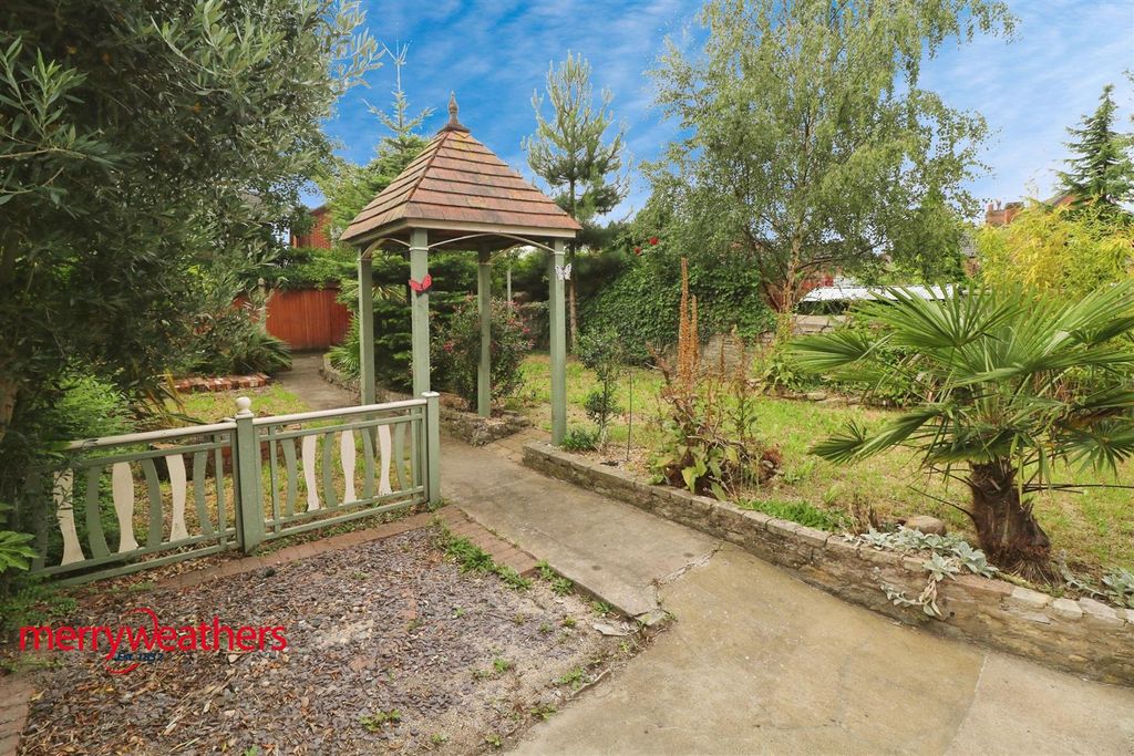 Property photo 2 of 13 Outside