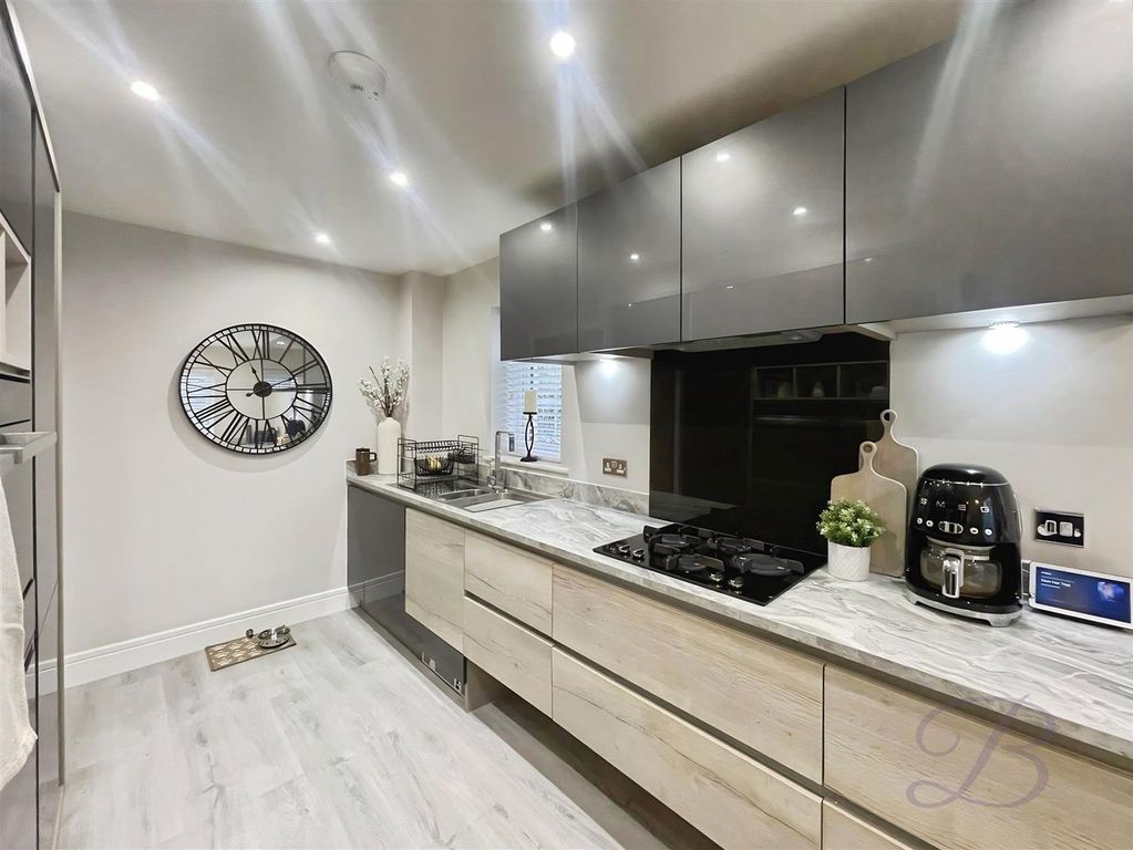 Property photo 3 of 34 2370A120-c5Spueofdk6Kb9N7Ply5Bg.Jpg