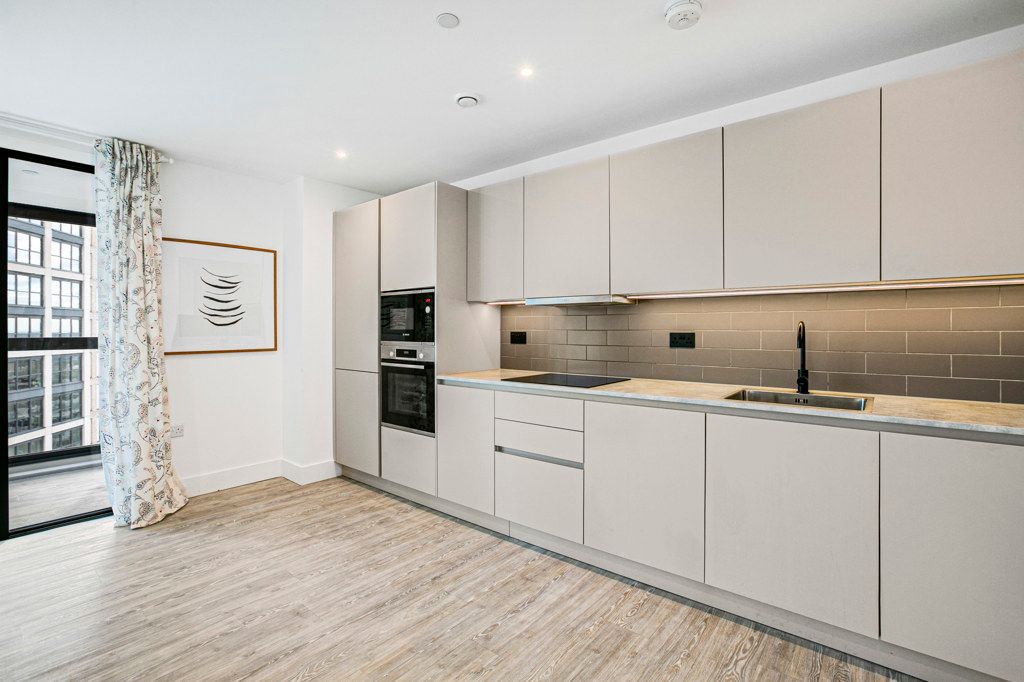 Property photo 2 of 27 Reception/Kitchen