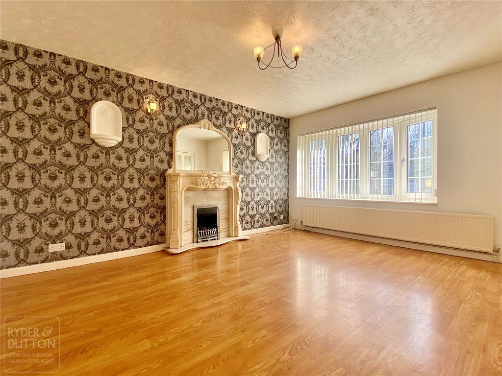 Property photo 3 of 17 Lounge