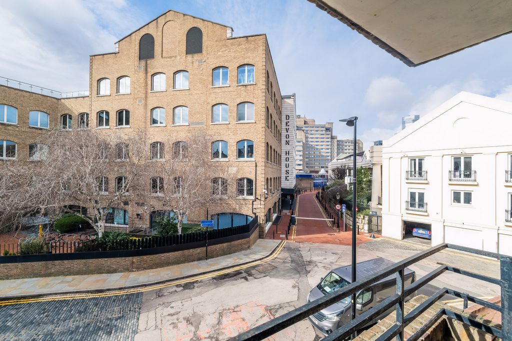 Property photo 2 of 12