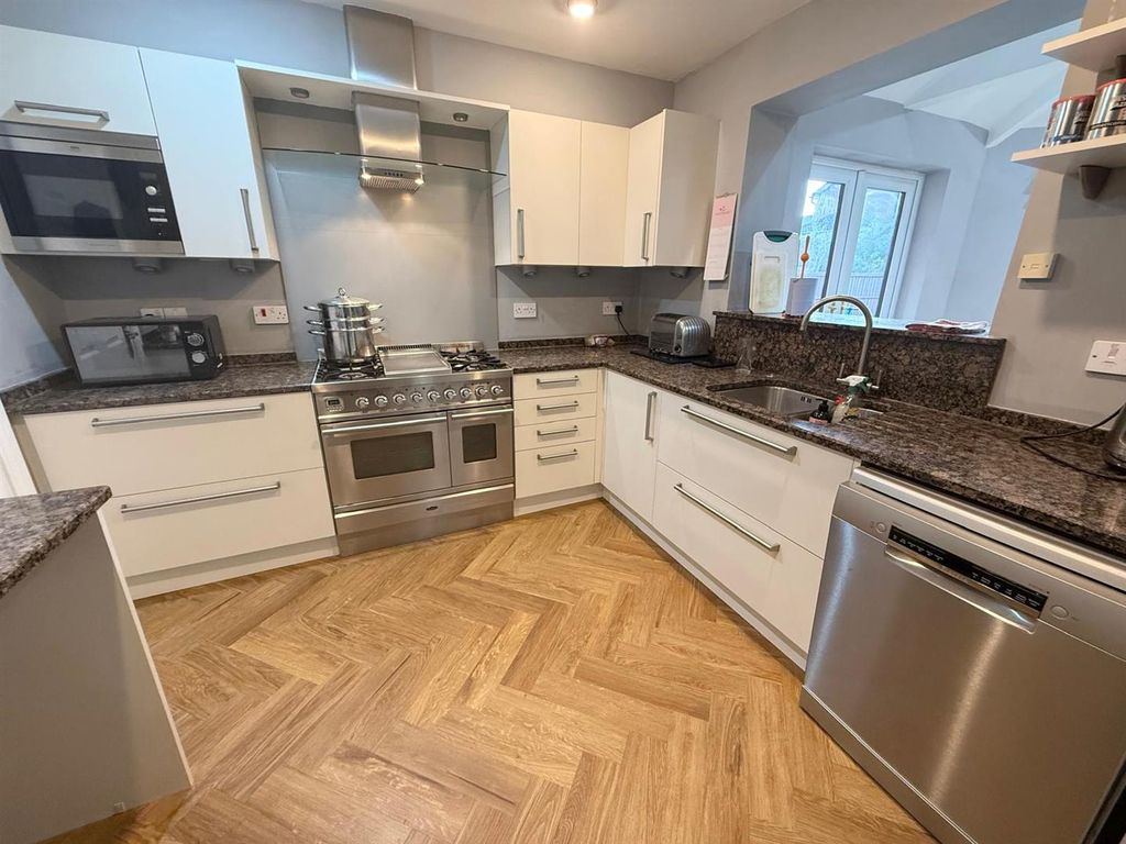 Additional image 4 of 4 bed detached house for salePloughmans Way, Macclesfield SK10