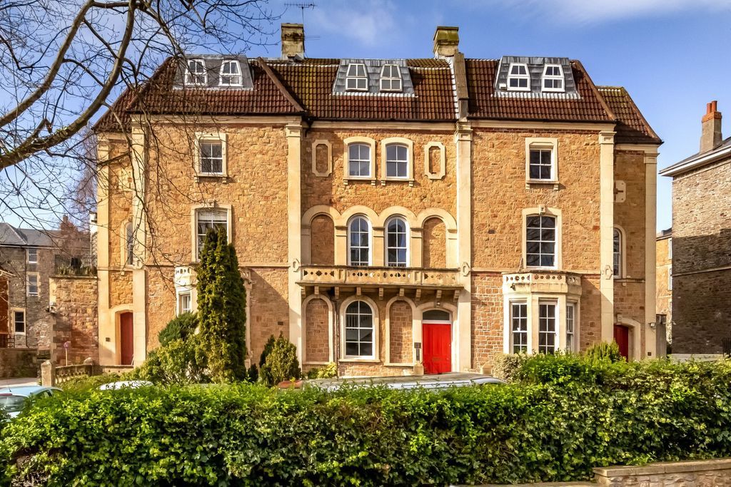 Property photo 1 of 13 External