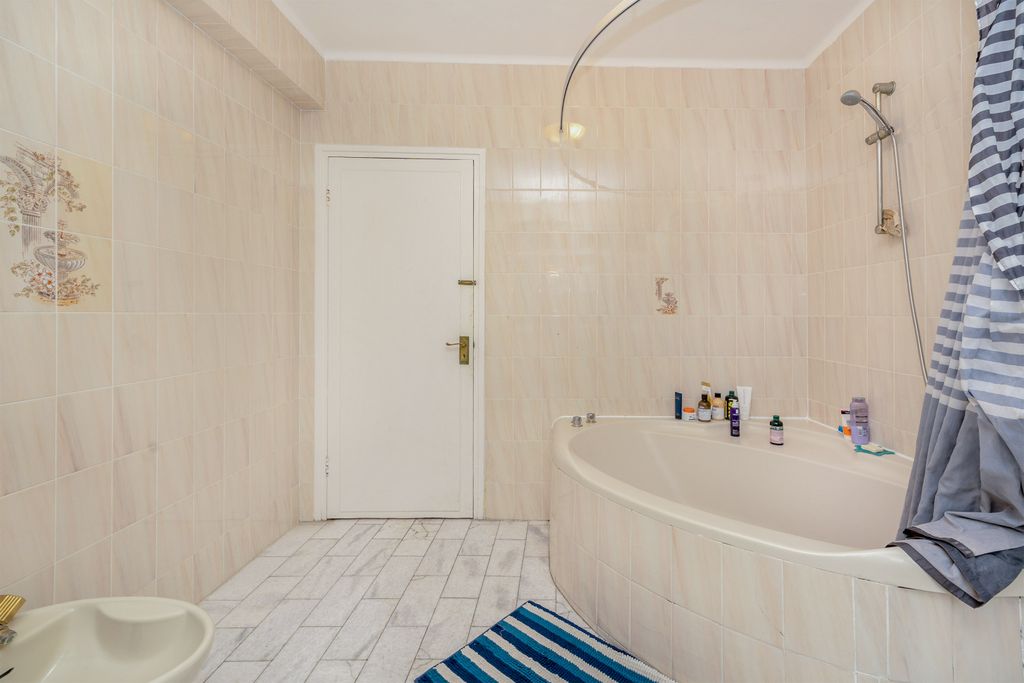 Property photo 2 of 20 1923465-21