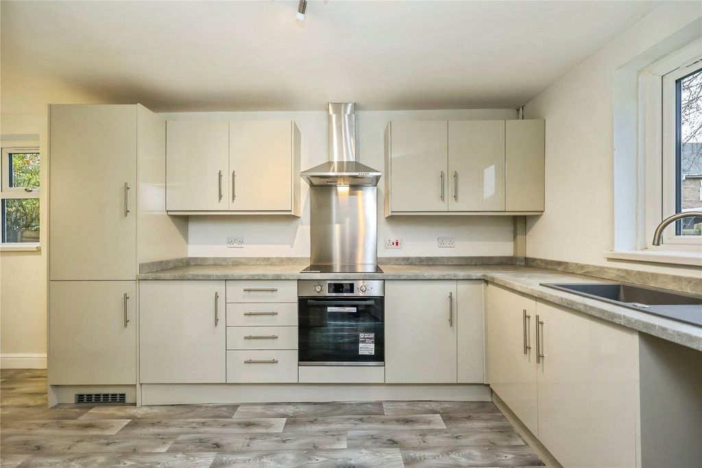 Property photo 2 of 15 Fitted Kitchen