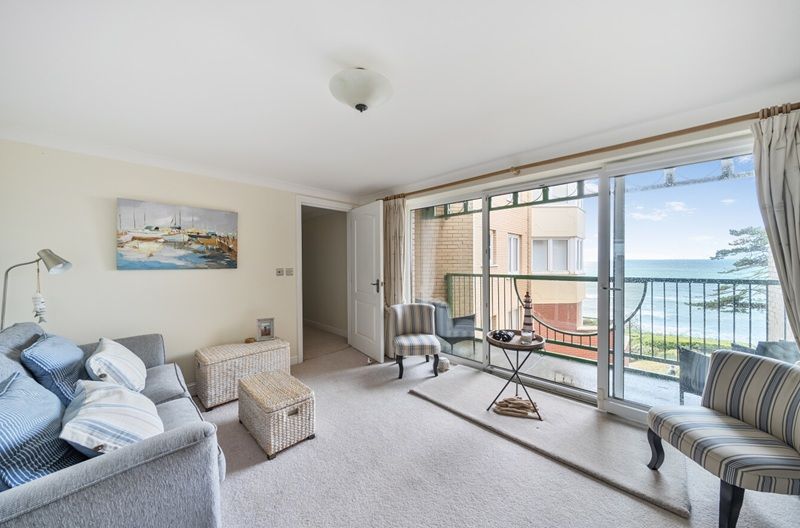 Property photo 3 of 13 Lounge