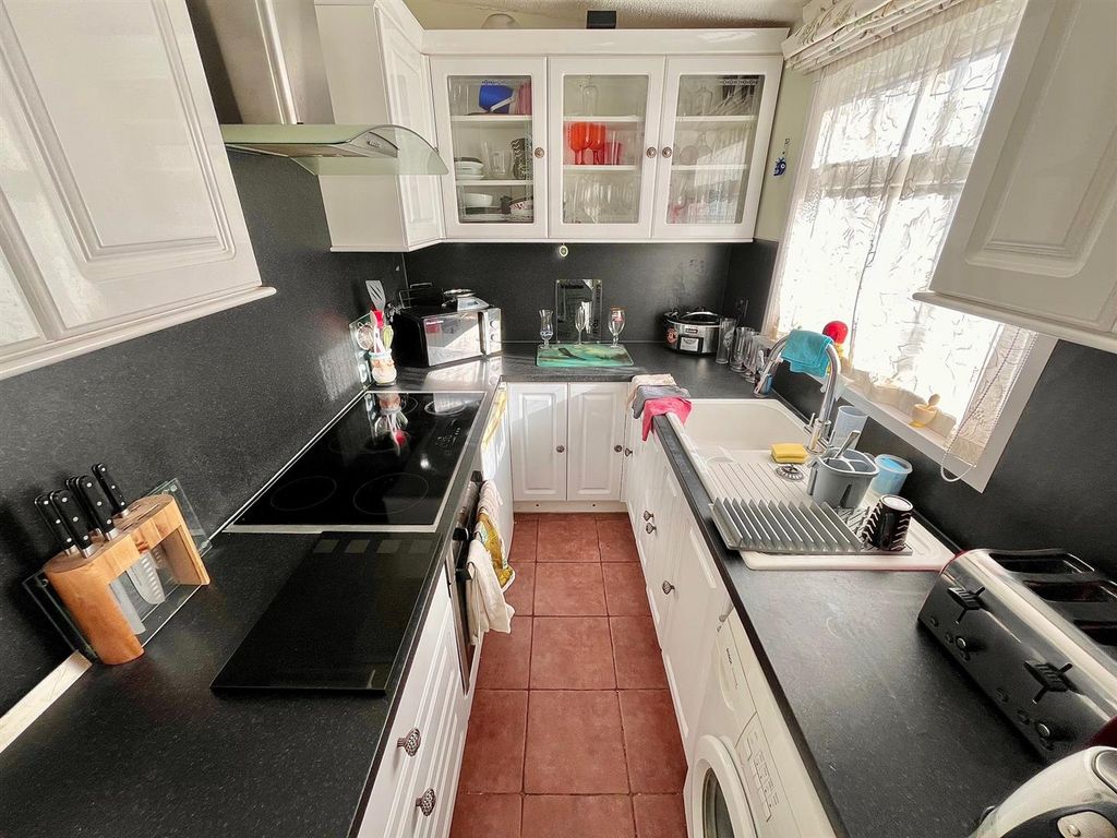 Property photo 3 of 7 Kitchen Area