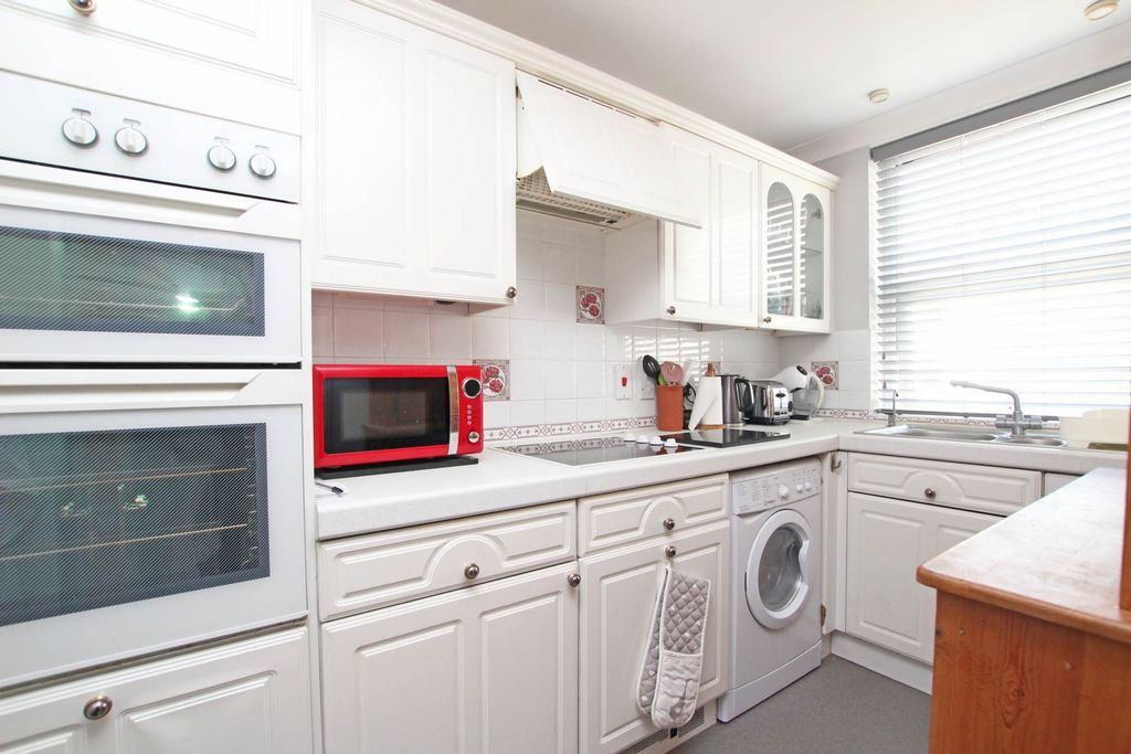 Property photo 3 of 9