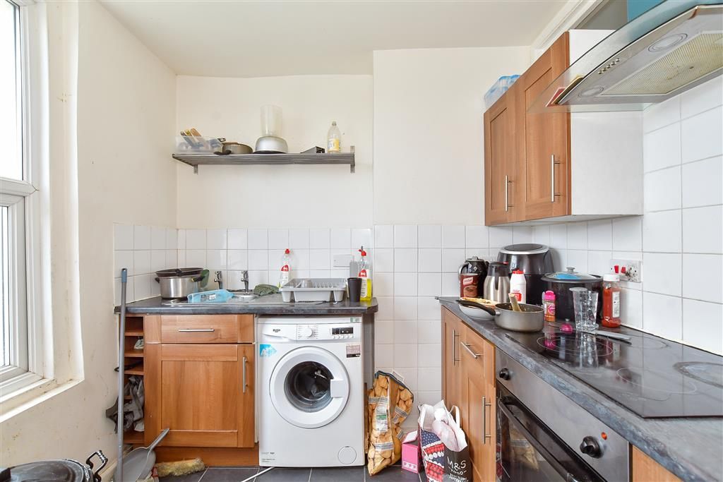 Property photo 1 of 7 Kitchen