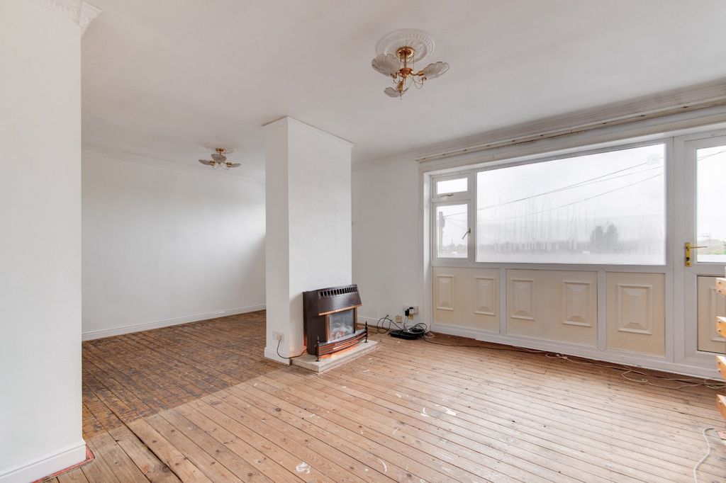 Property photo 2 of 18 Picture No. 11