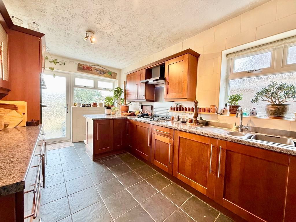 Property photo 3 of 12 Photo 11