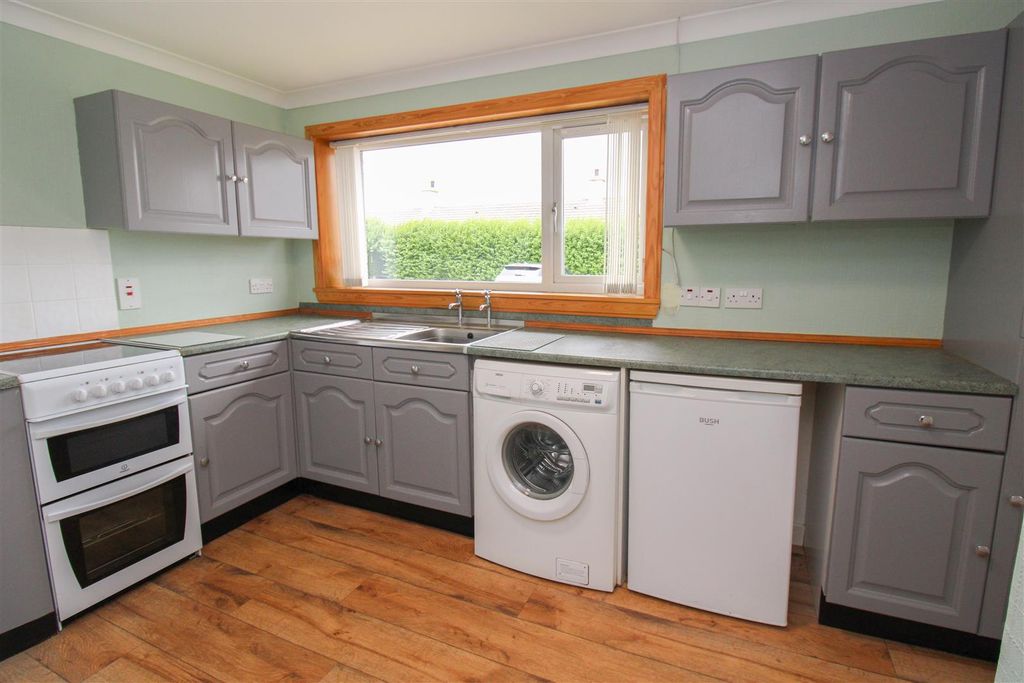 Property photo 3 of 11 Kitchen Diner...Jpg