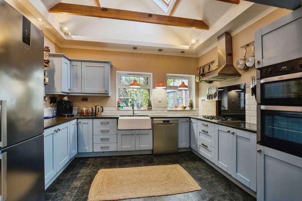 Property photo 2 of 18 Kitchen