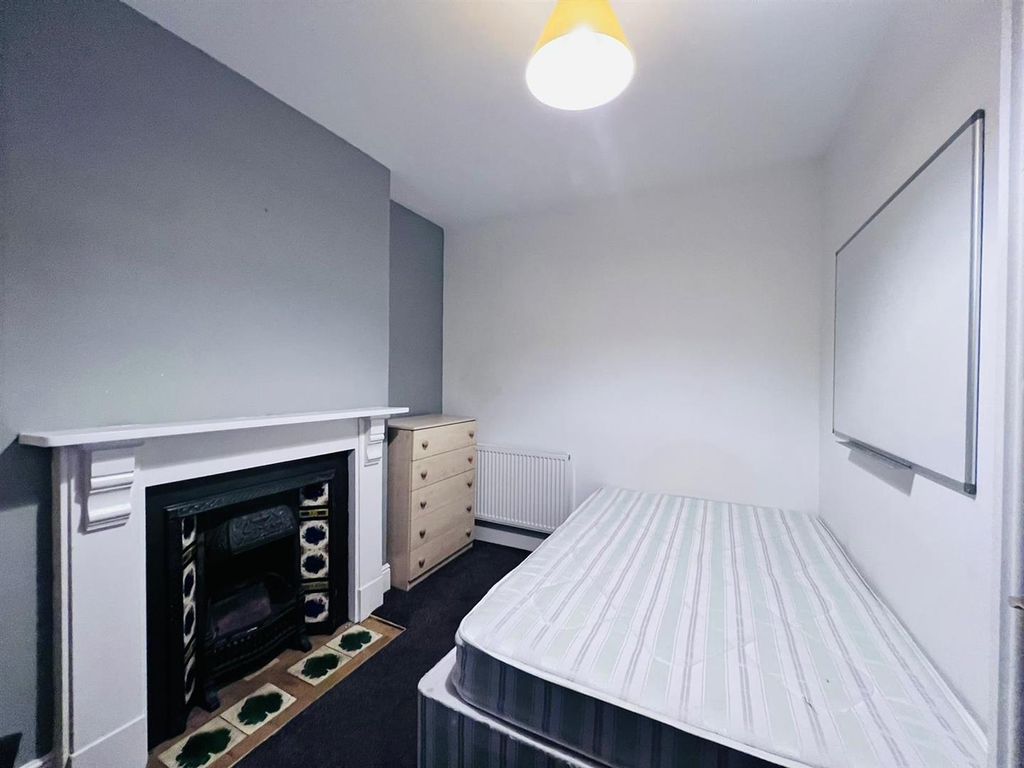 Property photo 3 of 7 Bedroom Two