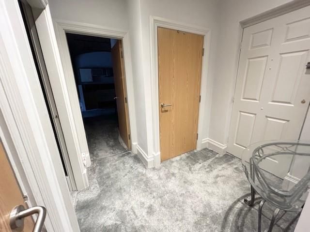 Property photo 3 of 24 34 East Quay Hallway 1.Jpg