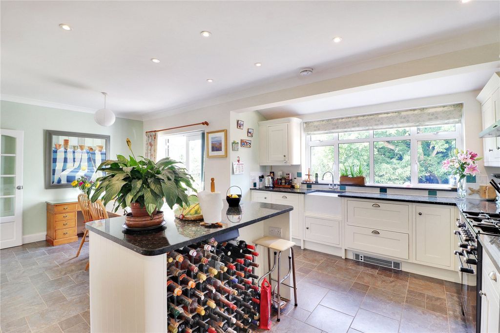 Property photo 3 of 14 Kitchen/Dining Area