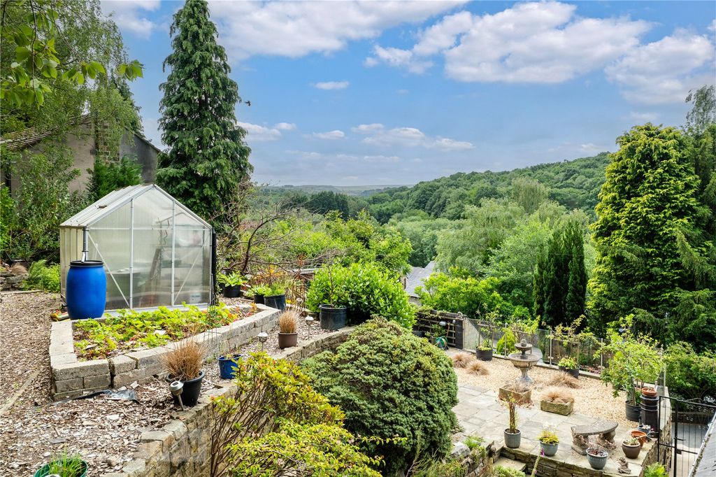 Property photo 2 of 47 Gardens