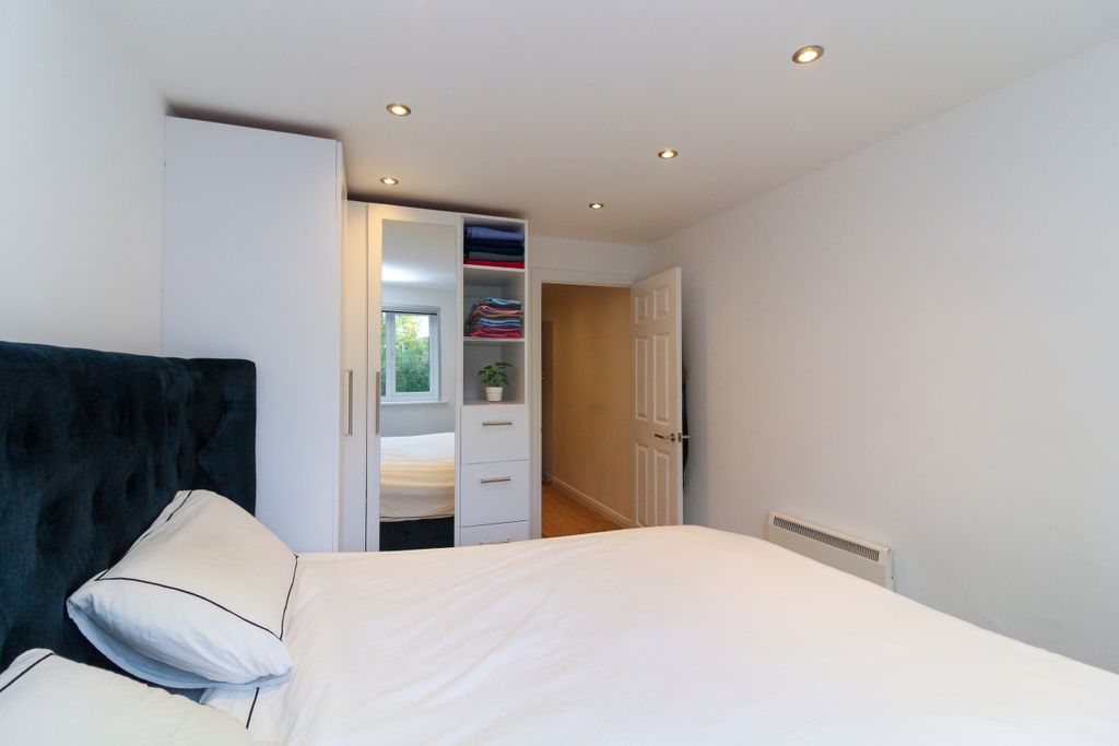 Property photo 3 of 9 Large Bedroom With Fitted Wardrobe