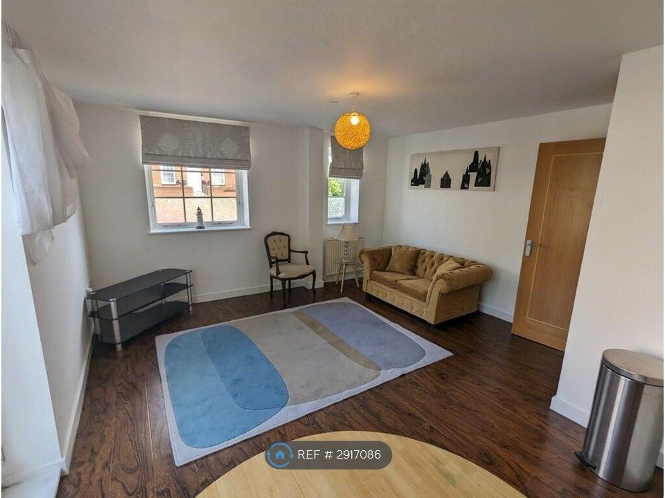 Property photo 1 of 10 Living