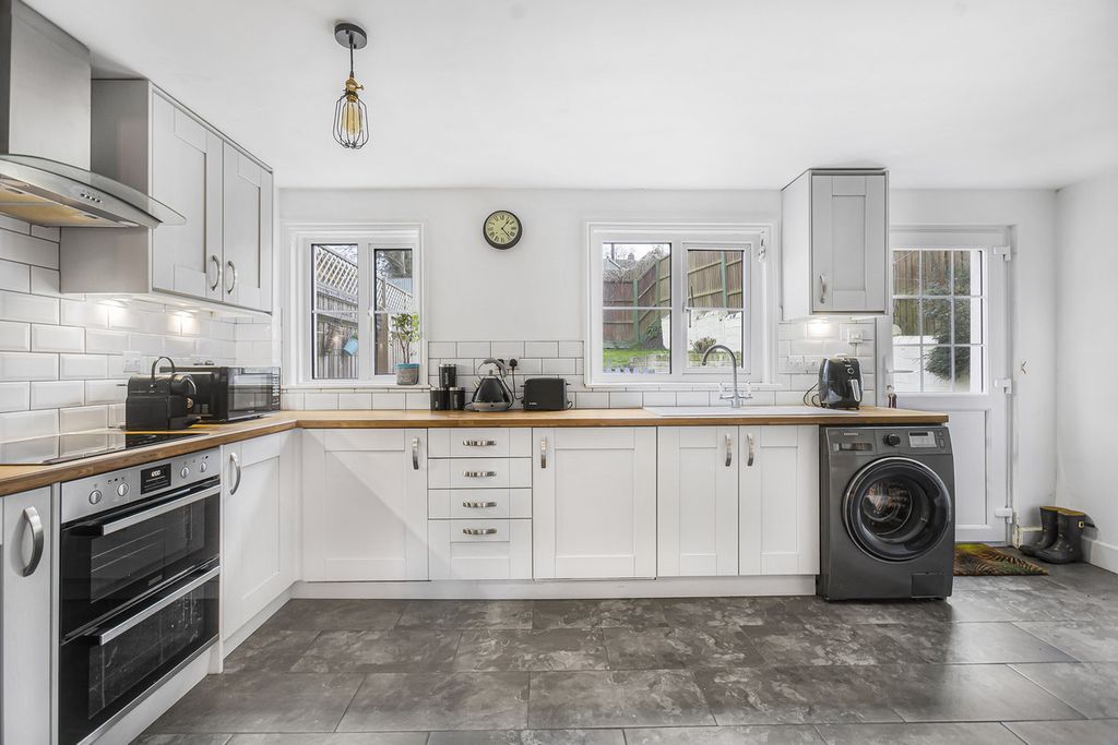 Property photo 2 of 21