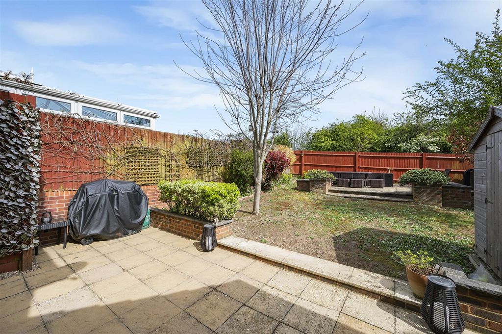 Property photo 2 of 20 Patio &amp; Garden