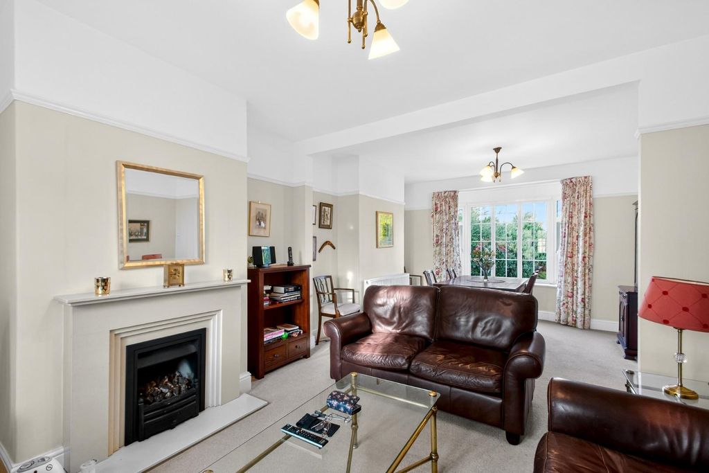 Property photo 3 of 14 19Stclementsroad-12.Jpg