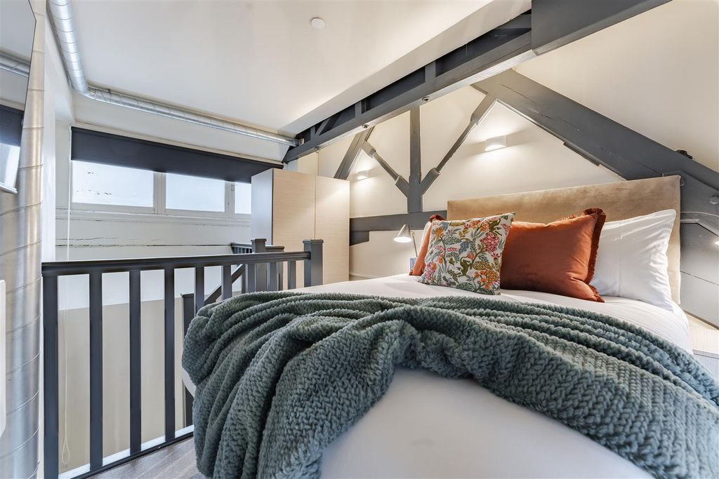 Property photo 2 of 11 Copy Of 22-147 The Headrow Leeds 2-22.Jpg