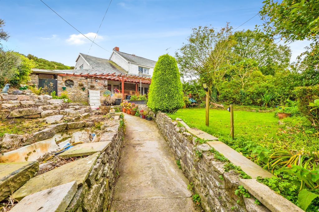 Property photo 2 of 16