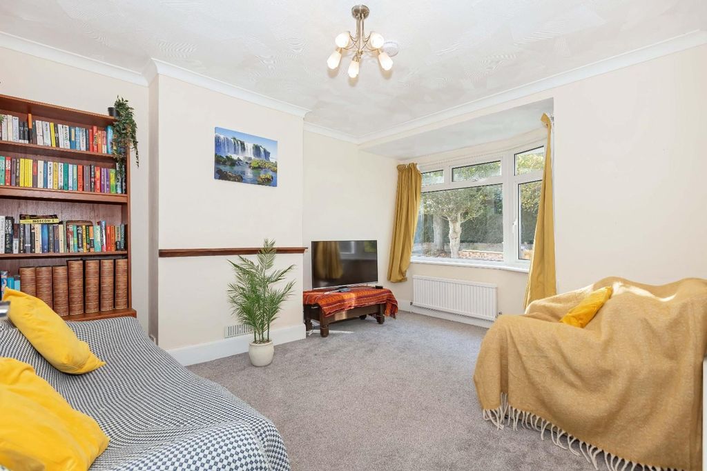 Property photo 3 of 16 Monks Ave_6.Jpg