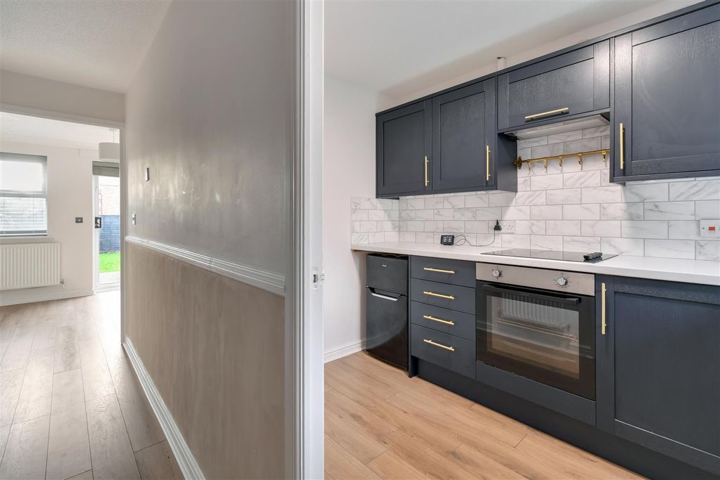 Property photo 3 of 14 Kitchen