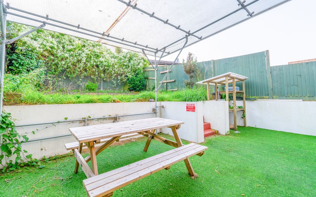 Property photo 2 of 32 Dsc01971-Hdr