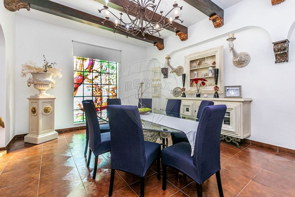 Property photo 2 of 50