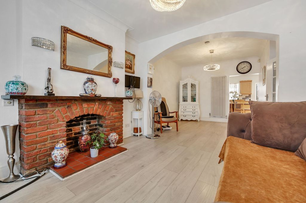 Property photo 2 of 24