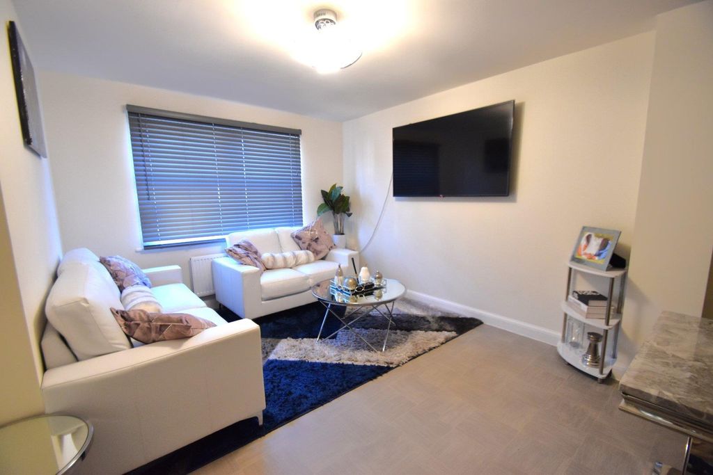 Property photo 2 of 17 Tiverton Seddons