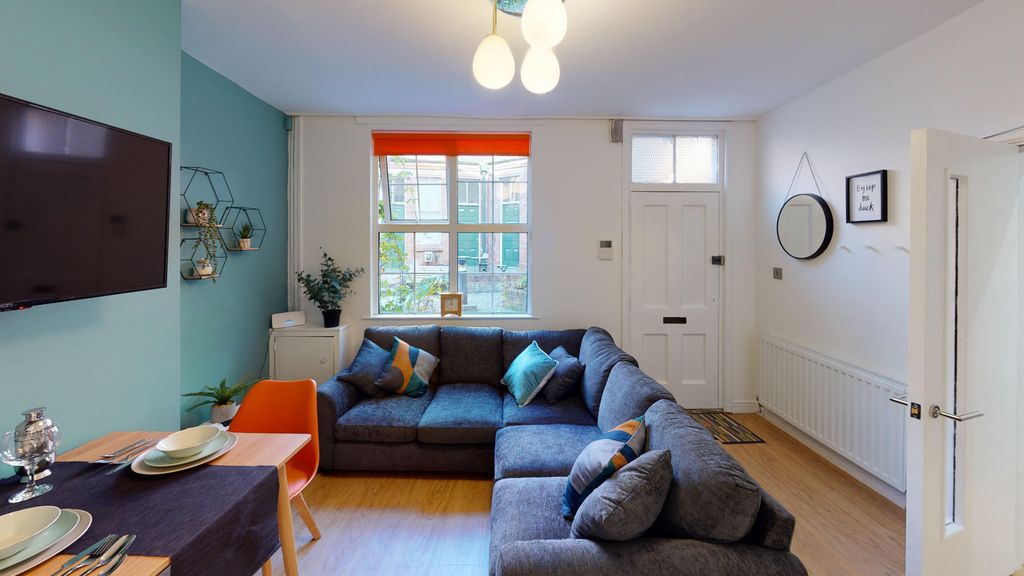 Property photo 3 of 18 Peoples-Hall-Cottage-1-Living-Room